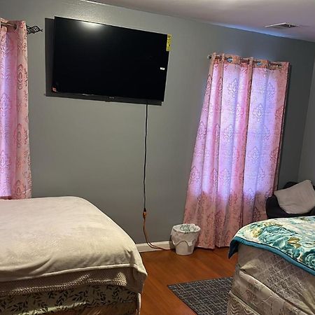 Divine Villa Guest House 65 Sherman 6Mins To Airport And 4Mins To Penn Station Newark Eksteriør billede