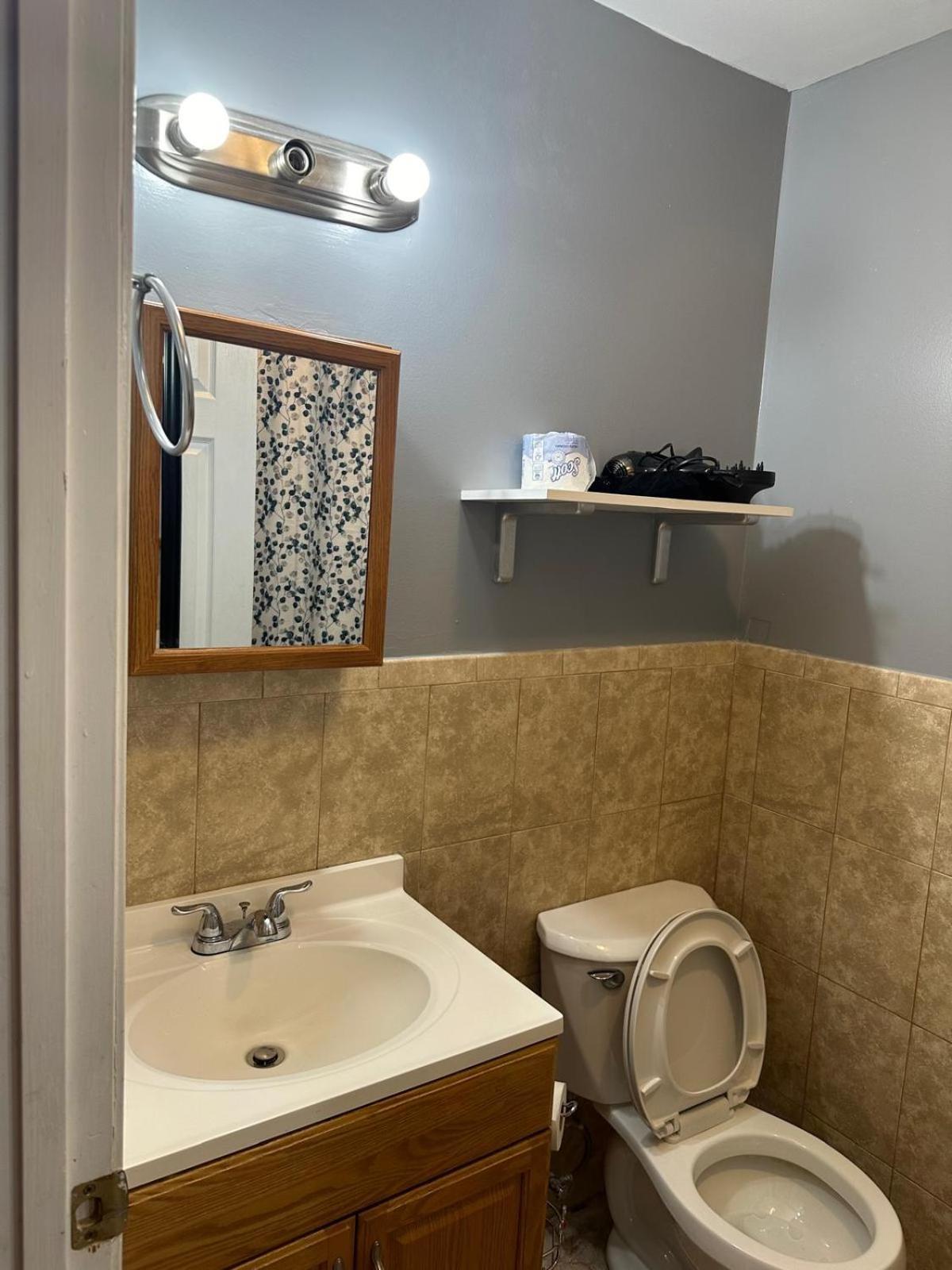 Divine Villa Guest House 65 Sherman 6Mins To Airport And 4Mins To Penn Station Newark Eksteriør billede