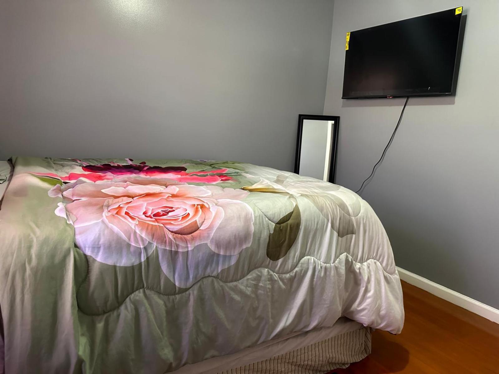 Divine Villa Guest House 65 Sherman 6Mins To Airport And 4Mins To Penn Station Newark Eksteriør billede