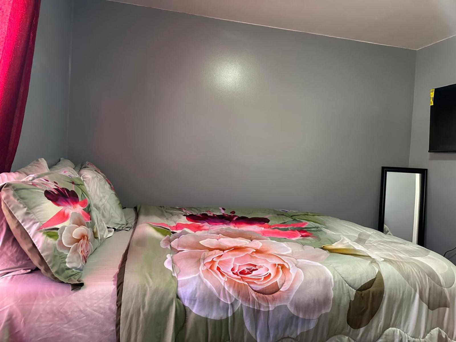 Divine Villa Guest House 65 Sherman 6Mins To Airport And 4Mins To Penn Station Newark Eksteriør billede