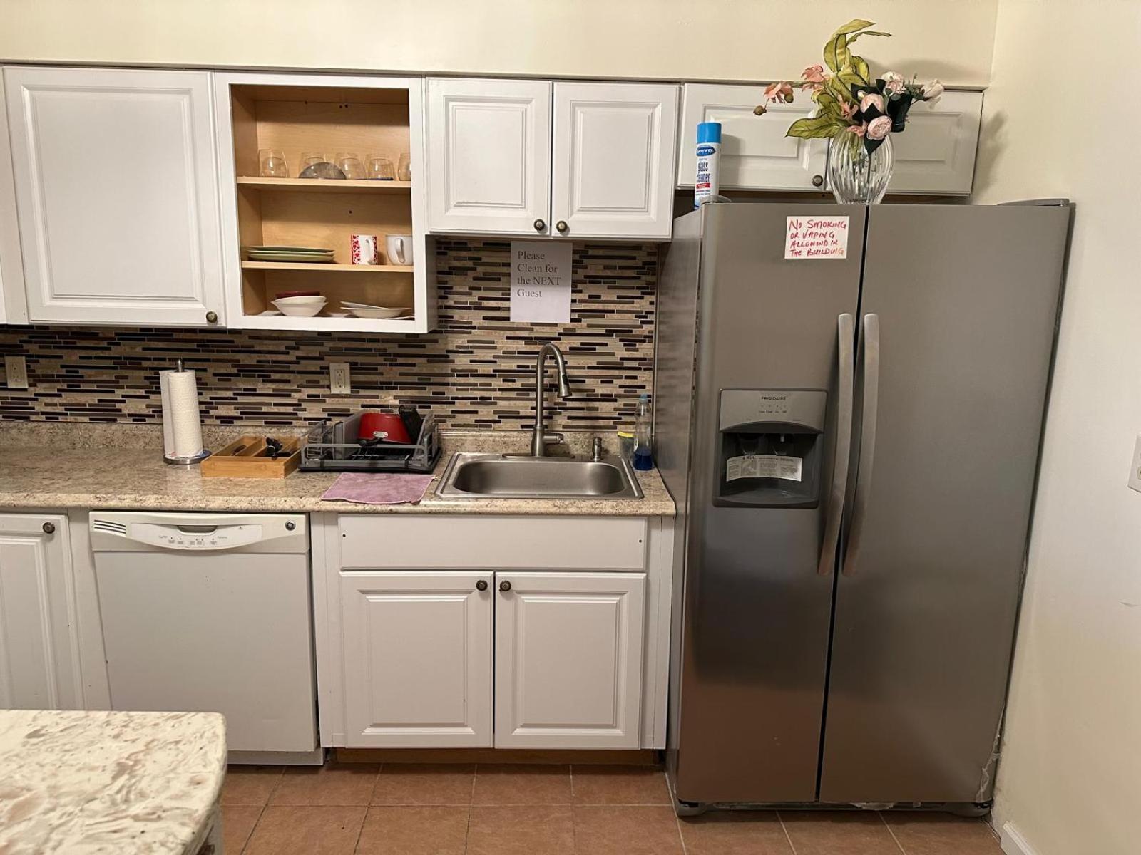 Divine Villa Guest House 65 Sherman 6Mins To Airport And 4Mins To Penn Station Newark Eksteriør billede