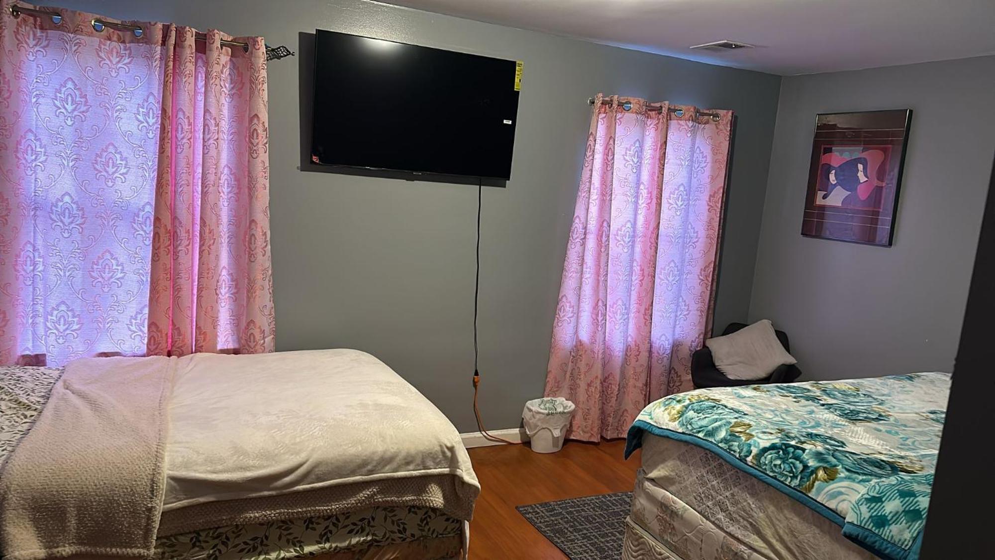 Divine Villa Guest House 65 Sherman 6Mins To Airport And 4Mins To Penn Station Newark Eksteriør billede